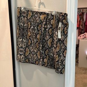 Skirt with buttons! NWT